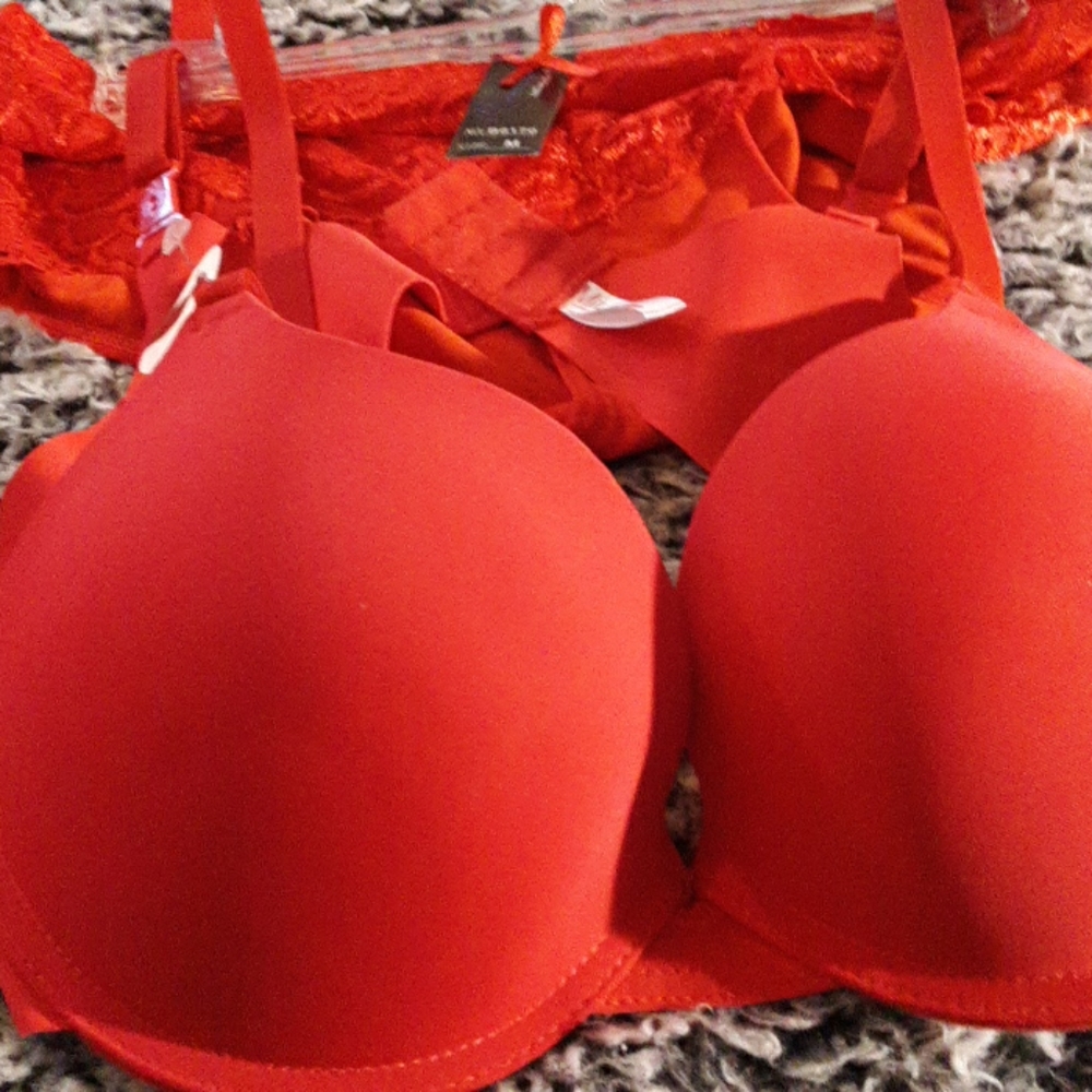 Bra (38b)and panty (m)